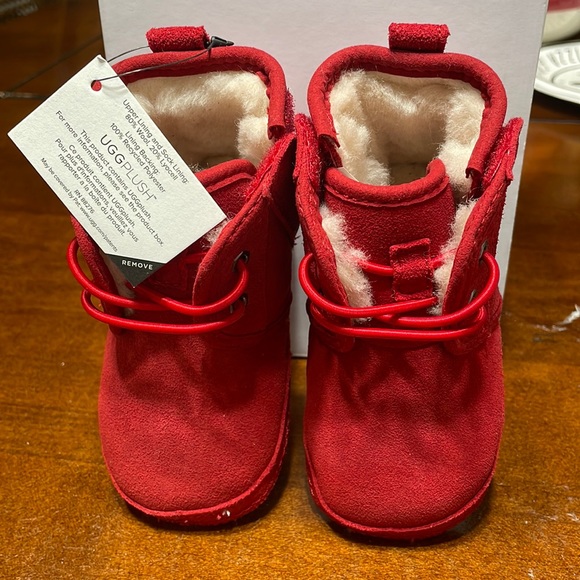 Beautiful UGG red shoes for little boys - Picture 1 of 12